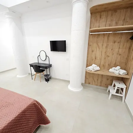 Residenza Nascari A Cavour בית הארחה נאפולי