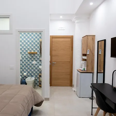 בית הארחה Residenza Nascari A Cavour נאפולי